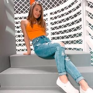 Meet your Posher, Alexis